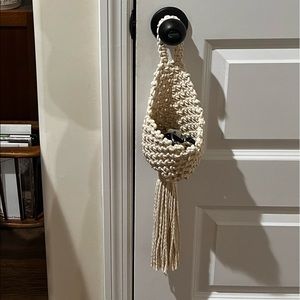 Macramé pod, mini hanging basket, air plant pod, key holder